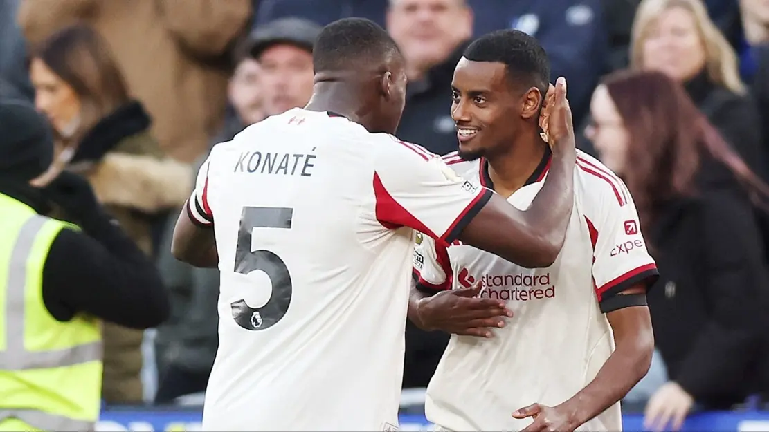 Isak tỏa sáng, Liverpool tạm thời giải tỏa áp lực